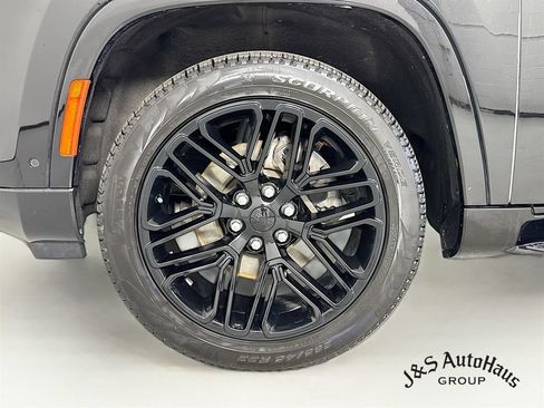 Used 2023 Jeep Wagoneer Series II AWD/4WD image 40