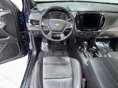Used 2023 Chevrolet Traverse LT image 17