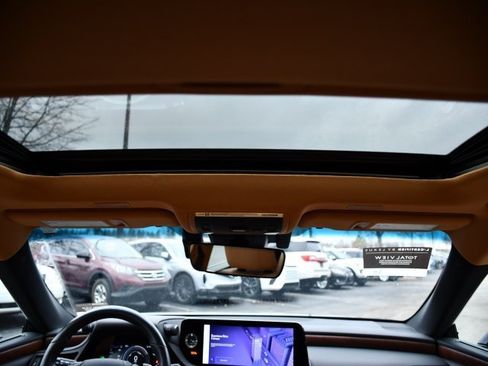 Certified 2025 Lexus ES 300h w/ Premium Package image 28