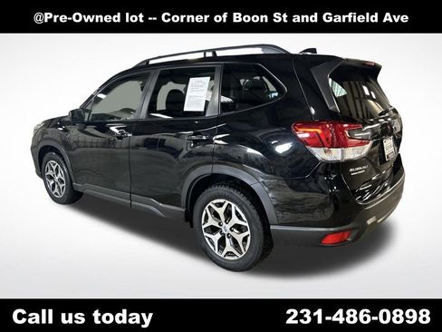 Used 2021 Subaru Forester Premium image 3