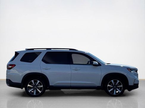 Used 2025 Honda Pilot Touring image 9