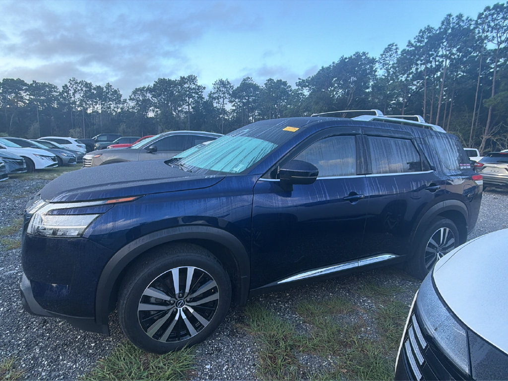 Used 2023 Nissan Pathfinder Platinum w/ Cargo Package AWD/4WD image 6
