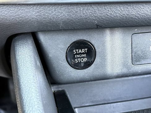 Used 2025 Nissan Rogue SV AWD/4WD image 31