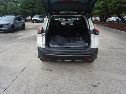 Used 2023 Nissan Rogue SV w/ SV Premium B Package FWD image 15