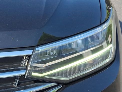 Used 2023 Volkswagen Tiguan SE AWD/4WD image 12