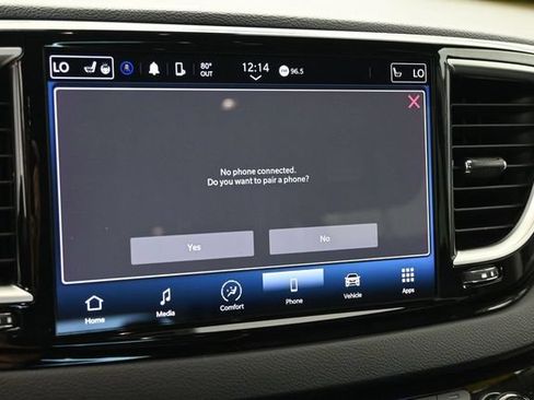 Used 2024 Chrysler Pacifica Touring-L FWD image 27