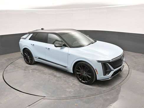 New 2026 Cadillac Lyriq V image 32