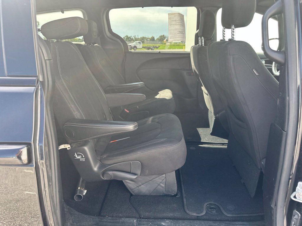 Used 2018 Chrysler Pacifica Touring Plus w/ S Appearance Package FWD image 26