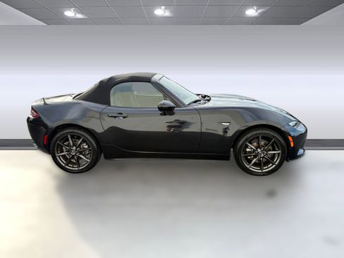 Used 2021 MAZDA MX-5 Miata Sport image 8