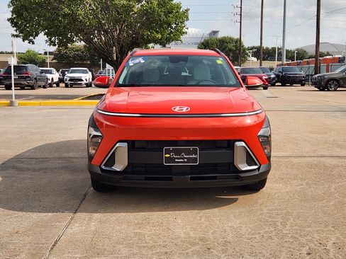 Used 2025 Hyundai Kona SEL FWD image 3