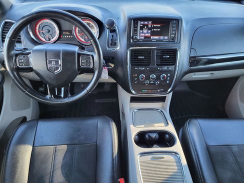 Used 2019 Dodge Grand Caravan SXT image 14