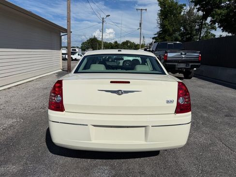 Used 2009 Chrysler 300 Touring RWD image 10