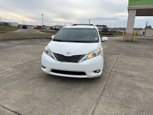 Used 2013 Toyota Sienna XLE image 4