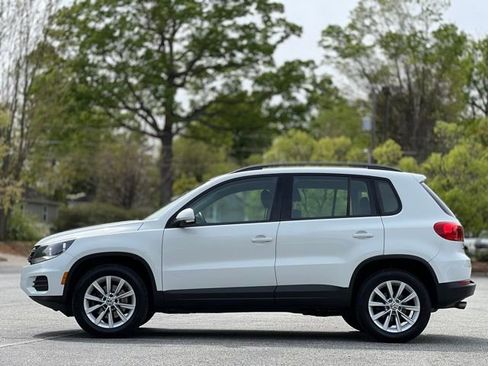 Used 2017 Volkswagen Tiguan Limited w/ Premium Package image 8