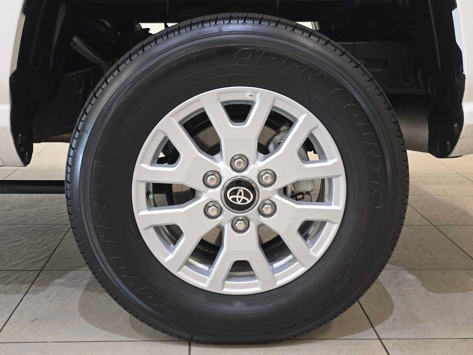 Certified 2025 Toyota Tacoma SR5 w/ SR5 Upgrade Package AWD/4WD image 8