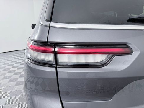 Used 2023 Jeep Grand Cherokee L Laredo image 27