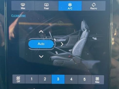 Certified 2025 Volvo XC40 B5 Core image 17