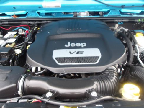 Used 2018 Jeep Wrangler Unlimited Sport S AWD/4WD image 26