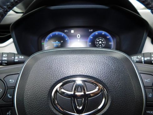 Used 2025 Toyota RAV4 Limited image 34