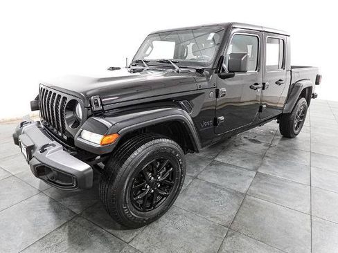 Used 2022 Jeep Gladiator Sport AWD/4WD image 3