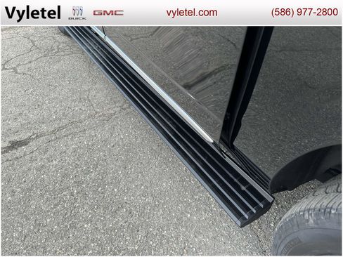 Used 2023 GMC Yukon XL Denali image 10