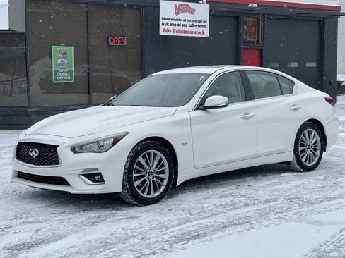 Used 2018 INFINITI Q50 Luxe w/ Essential Package (3.0T Luxe) image 3