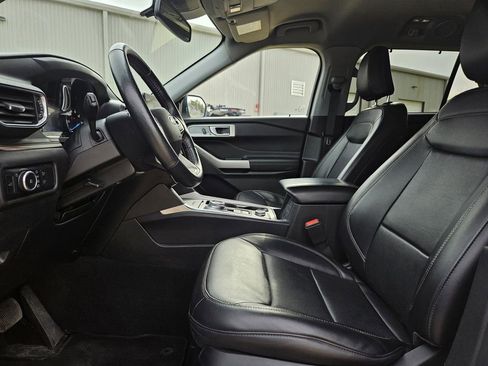 Used 2023 Ford Explorer Limited AWD/4WD image 12