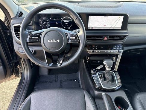 Used 2025 Kia Seltos EX w/ EX Sunroof Package image 18