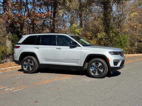 Used 2022 Jeep Grand Cherokee Limited 4xe image 14