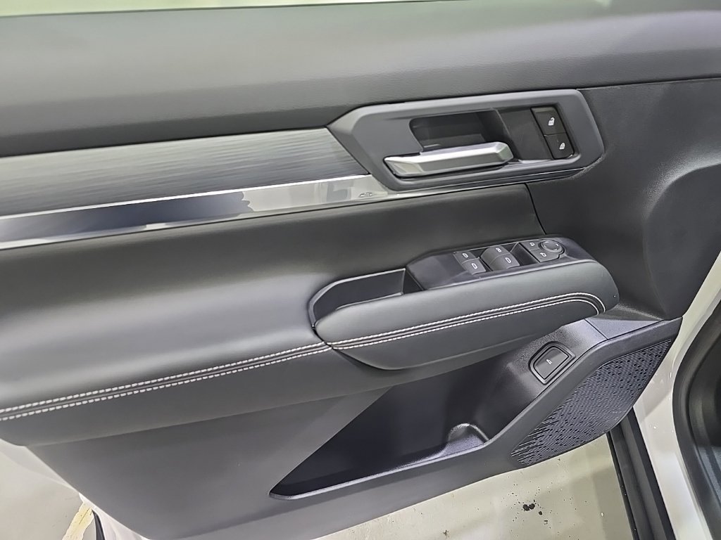 New 2027 GMC Terrain Elevation w/ Elevation Premium Package FWD image 18