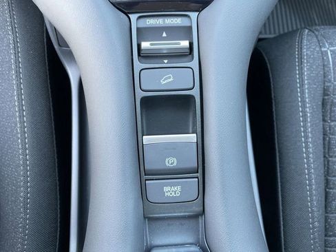 Certified 2025 Honda HR-V LX image 26