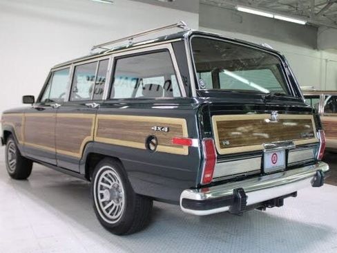 Used 1991 Jeep Grand Wagoneer image 3
