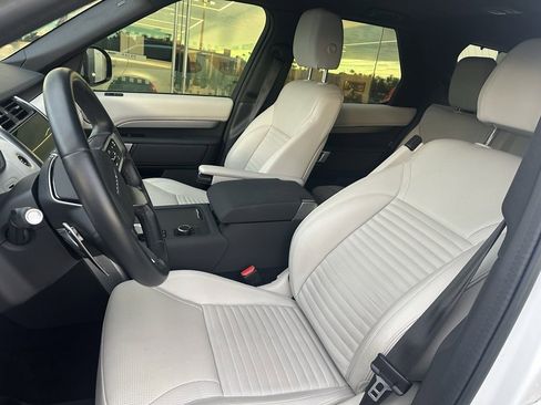 Used 2023 Land Rover Discovery S image 5