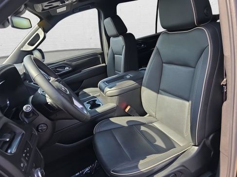 Used 2024 GMC Yukon SLT w/ SLT Premium Package AWD/4WD image 17
