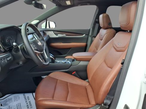 Used 2024 Cadillac XT5 Premium Luxury w/ Technology Package image 3