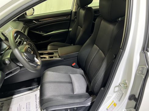 Used 2020 Honda Accord EX image 18