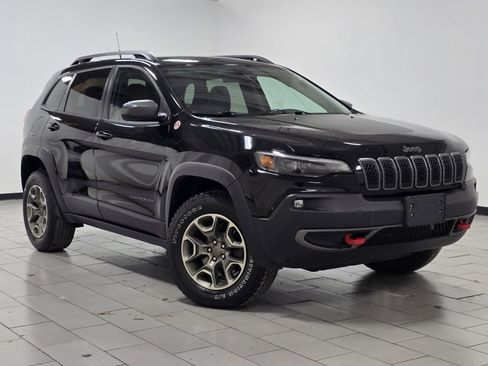 Used 2020 Jeep Cherokee Trailhawk image 2
