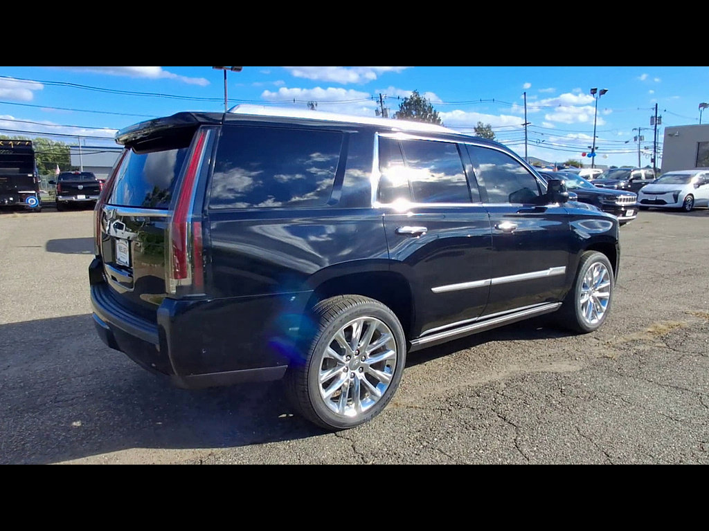 Used 2017 Cadillac Escalade Premium Luxury AWD/4WD image 8