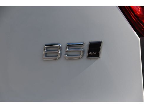 Certified 2025 Volvo XC40 B5 Plus w/ Protection Package Premier image 29