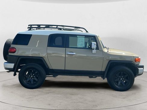Used 2014 Toyota FJ Cruiser 4WD w/ Convenience Package image 4