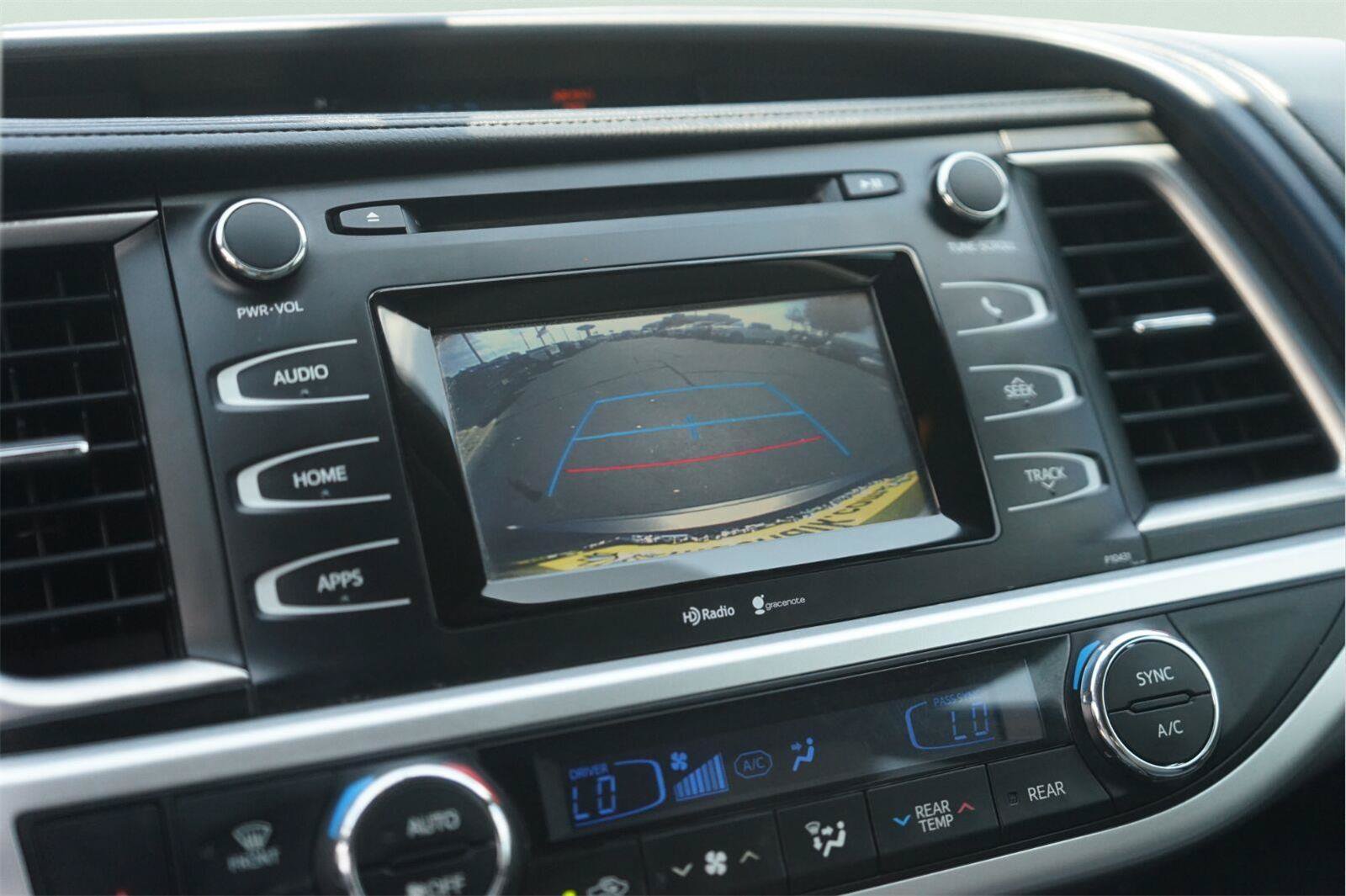 Used 2015 Toyota Highlander Plus FWD image 27
