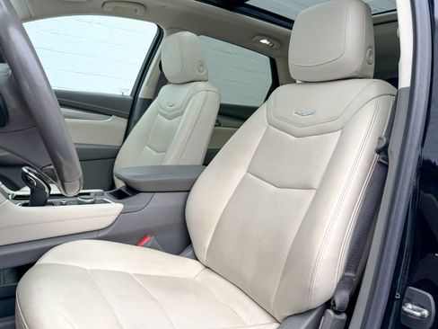 Certified 2022 Cadillac XT5 Premium Luxury image 12