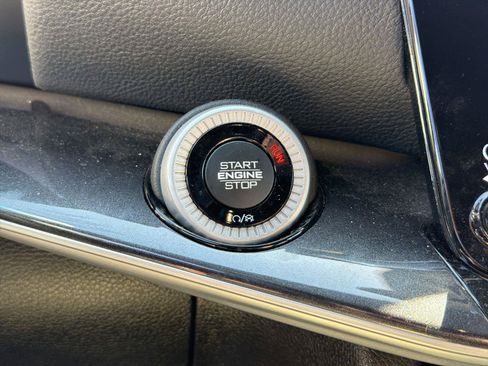Used 2023 Jeep Wagoneer 4WD image 16