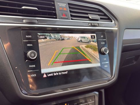 Used 2022 Volkswagen Tiguan SE image 20