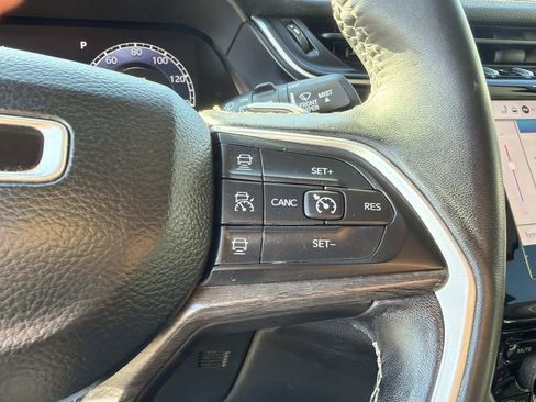 Used 2022 Jeep Grand Cherokee L Limited image 11