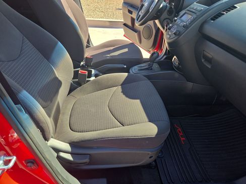 Used 2013 Kia Soul FWD image 26