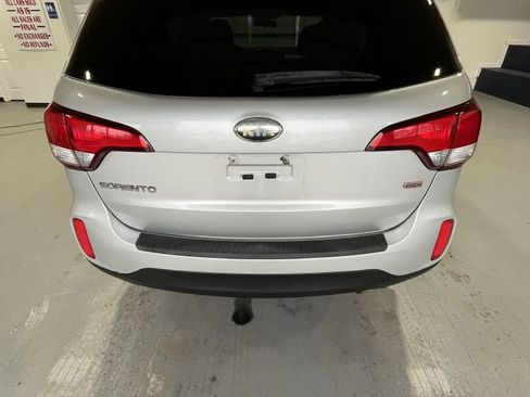 Used 2014 Kia Sorento LX image 4