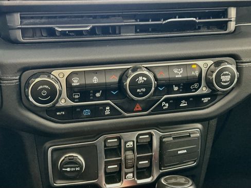 Used 2024 Jeep Wrangler High Altitude AWD/4WD image 19