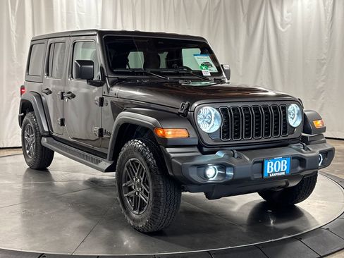Used 2025 Jeep Wrangler Unlimited Sport AWD/4WD image 18
