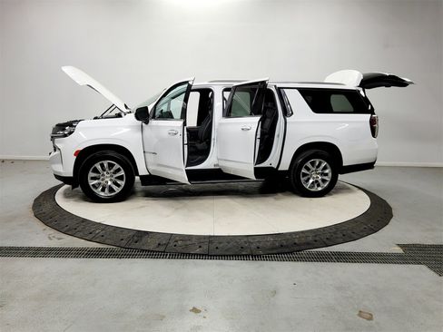 Used 2023 Chevrolet Suburban Premier image 12
